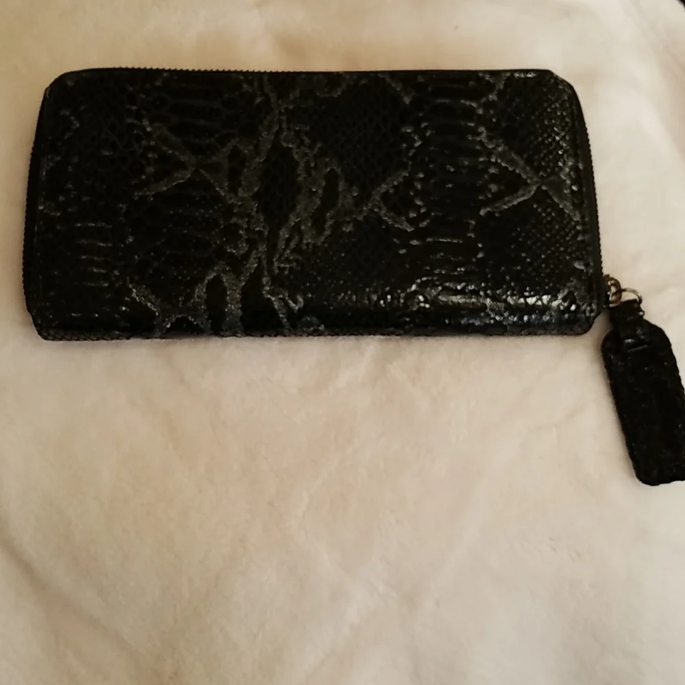 Kenneth Cole Wallet - Picture 4 of 5
